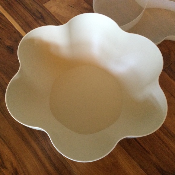 Large Tupperware Chip and Dip / Salad Relish Bowl - Picture 6 of 6